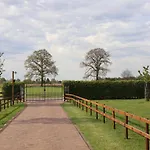 Met De Kippen Op Stok - Vakantiehuisjes Holiday home