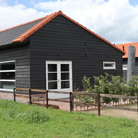 Holiday home Met De Kippen Op Stok - Vakantiehuisjes *