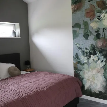 Feriehus Met De Kippen Op Stok - Vakantiehuisjes Baexem