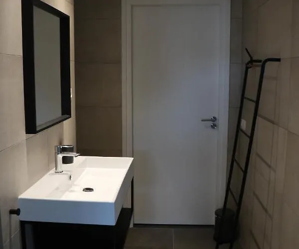 Holiday home Met De Kippen Op Stok - Vakantiehuisjes *