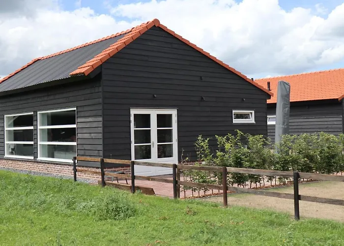 Holiday home Met De Kippen Op Stok - Vakantiehuisjes *
