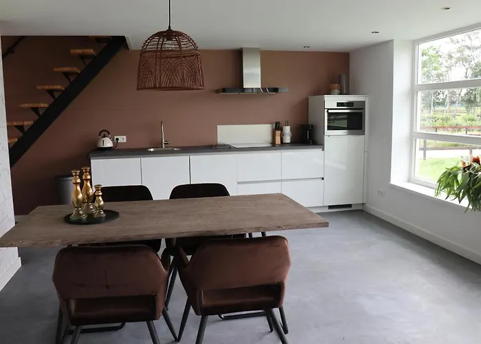 بيت للعطل Met De Kippen Op Stok - Vakantiehuisjes