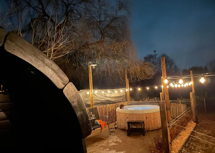 Holiday home Met De Kippen Op Stok - Vakantiehuisjes *